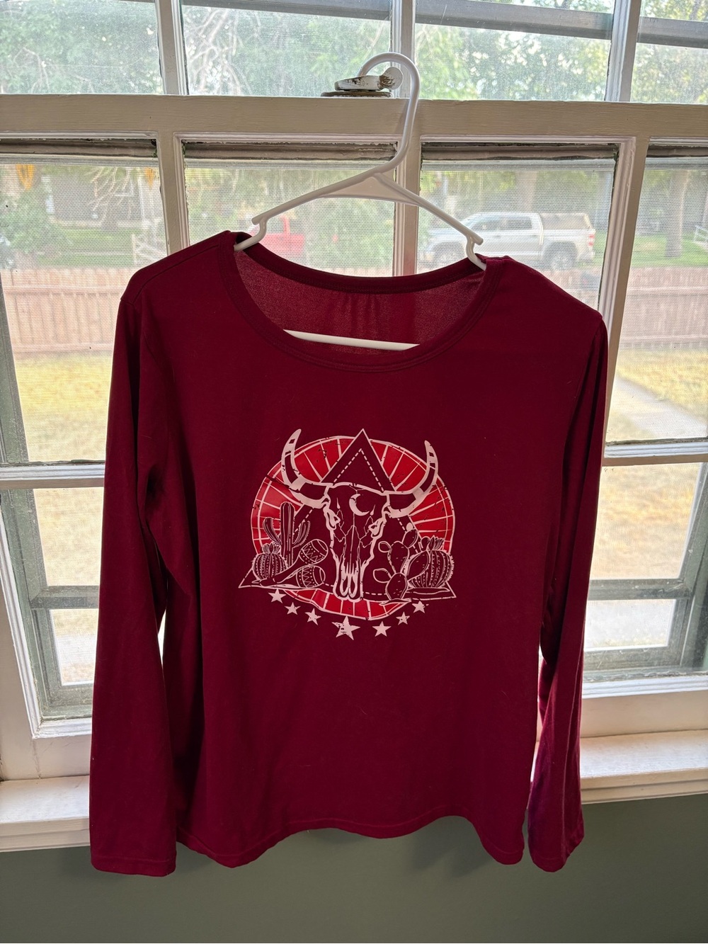 Source Unknown Women's Long-Sleeve Graphic Tee - Burgundy